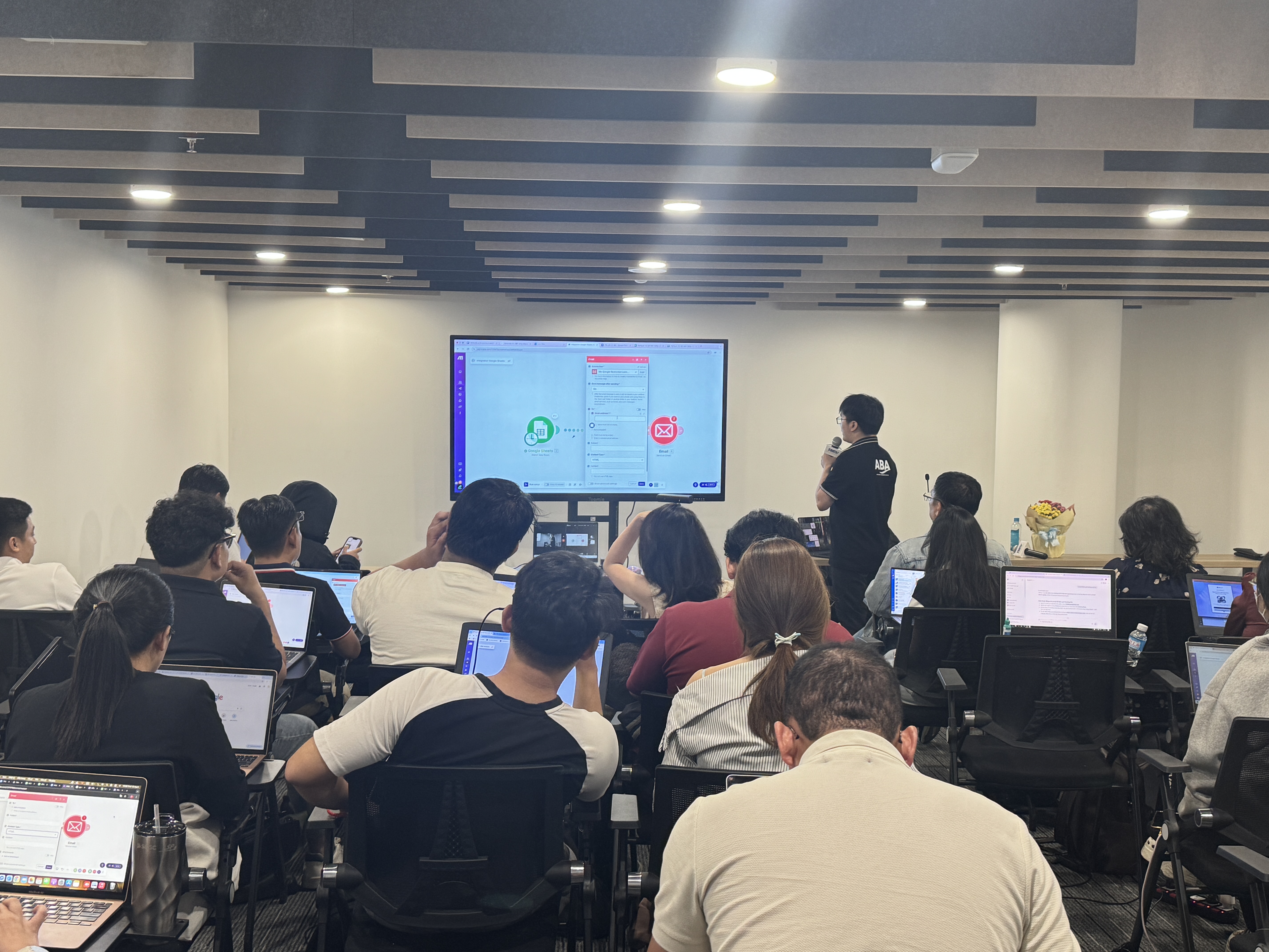 [AI302] Agentic AI for Sales: Bùng Nổ Doanh Số Với Trợ Lý AI